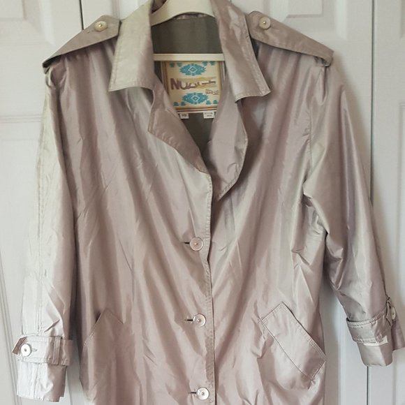 Vintage Beige Trenchcoat - Picture 1 of 11